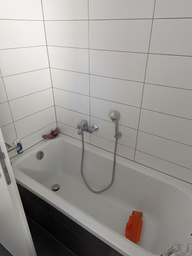 Einfamilienhaus nähe Saturnarena – OG Badwanne