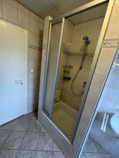 Centralnie położone mieszkanie o powierzchni 55 m² w Balve – blisko do wszystkiego i komfortowe warunki do życia – Bad