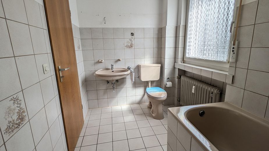 Provisionsfreie attraktive 3,5-Zimmer-Eigentumswohnung mit Garage in ruhiger Lage – Badezimmer