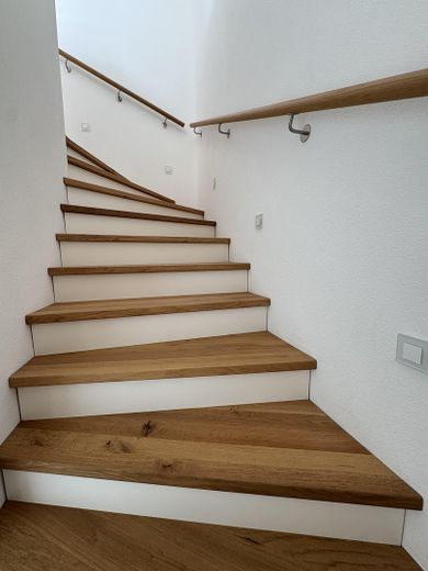 Aussicht ins Grüne! Lichtdurchflutetes Massivhaus in Bihlafingen, provisionsfrei – Treppe