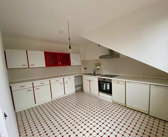 Schöne DG-Wohnung mit Ausblick, EBK & Stellplatz – Foto 9