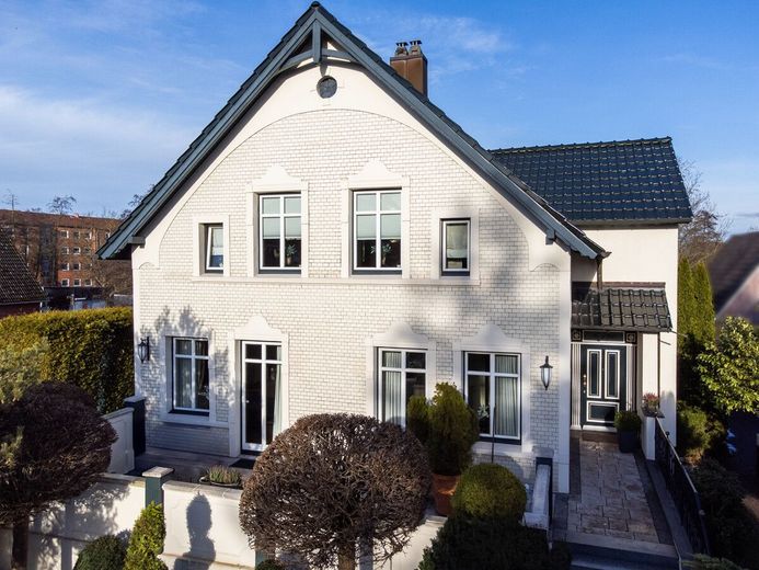 Altbaucharme trifft Stil - Saniertes Wohnglück mit Nebengebäude – Haupthaus