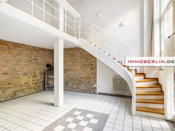IMMOBERLIN.DE - Architekturjuwel! Sehr charmante Altbauwohnung mit Galerie – Foto 1