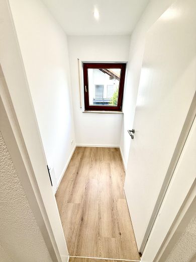 Einziehen & Wohlfühlen – hochwertig renoviertes Reihenendhaus mit Garten, Garage & PV – OG_Abstellzimmer