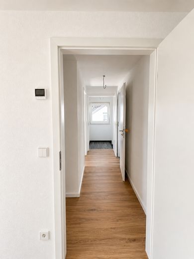 Modernized 2-room top-floor apartment in Böblingen – Foto 3