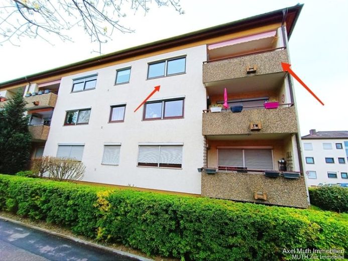 Solido appartamento con balcone e garage, posizione centrale. Libero subito. – Foto 1