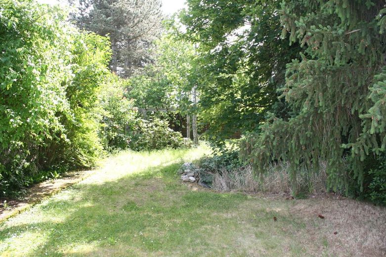 *****Ein echtes Juwel! sucht neuen Hausherrn***** – Blick in den Garten