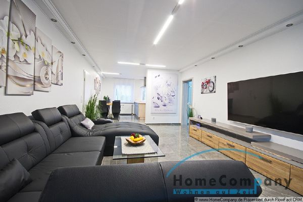 ***Generously proportioned apartment with two bedrooms, balcony, garage, internet access/smart TVs and lots more!