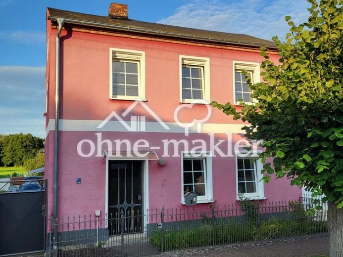 Einfamilienhaus mit großem Grundstück – फोटो 1