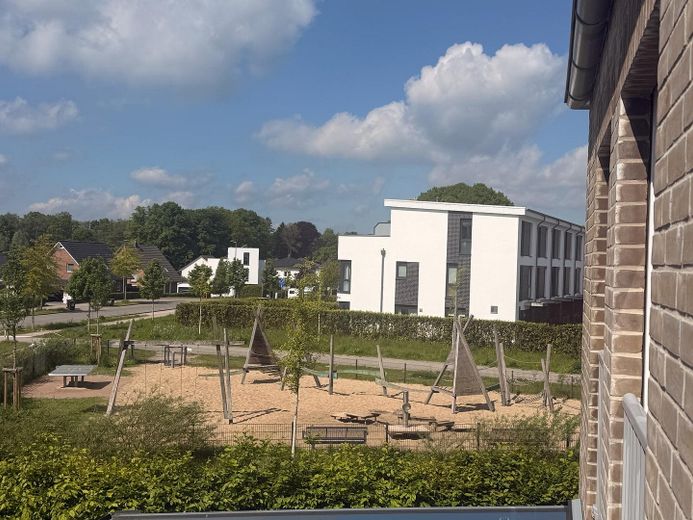 Modernes Reihenmittelhaus, Baujahr 2016, ruhig gelegen in Toplage von Ahrensburg – PROVISIONSFREI! – Spielplatz vor der Tür