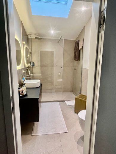 Casa d’architetto completamente ristrutturata a Mainz-Drais | 191 m2 | 7,80 m di larghezza della casa | 3 bagni | Pompa di calore – Bad OG