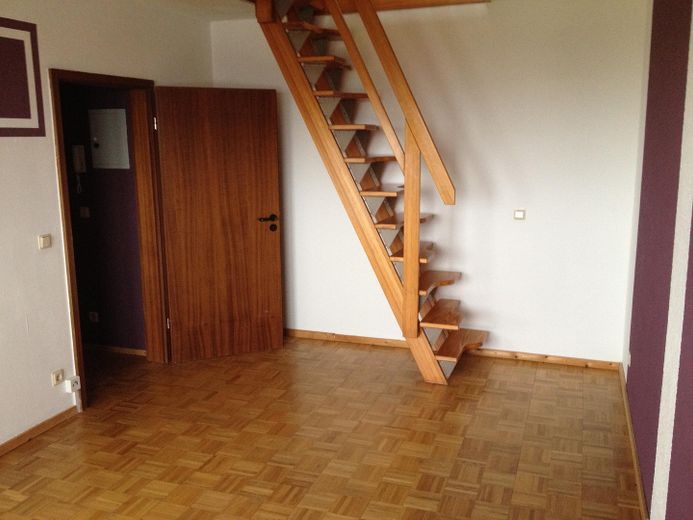 64 m2 Maisonette mit Blick über Bad Kreuznach zu verkaufen – Treppe zum 4. OG (Schlafzimmer