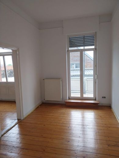 Helle 3,5-Zimmer-Wohnung (96 qm) mit Südbalkon, Garage, saniertem Bad – Esszimmer