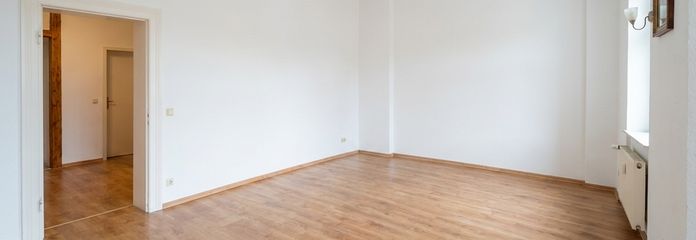 Große 2-Zimmer-Wohnung mit Einbauküche im Erdgeschoss