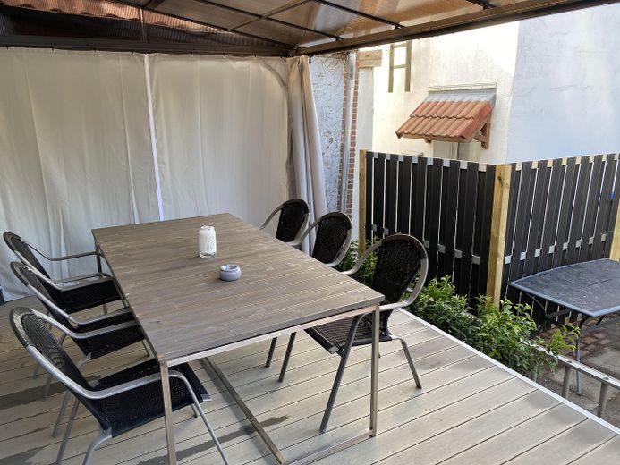 Gemütliche überdachte Terrasse