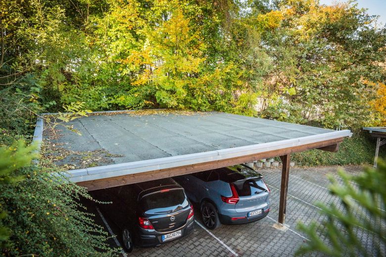 Großes Carport