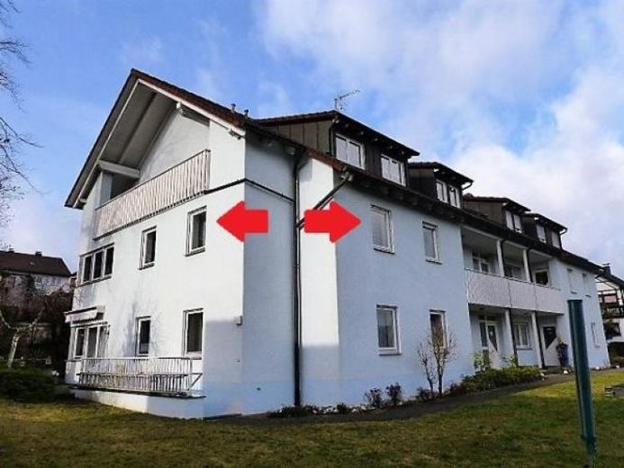 Elegante 3 Zimmer Wohnlocation mit Balkon und Garage im 1. OG – Photo 1