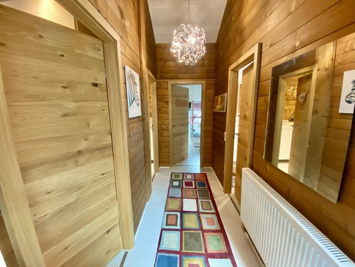 Maison individuelle avec appartement indépendant et vue dégagée *sans commission* – Flur OG
