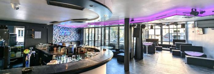 WIE IN HET GLASHOUSE ZIT, MOET HARDER DRAAIEN