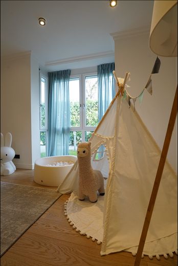 Von privat: Sonnige, frisch renovierte 4,5-Zi-Gartenwohnung in begehrter Lage v. Bogenhausen-Denning – Kinderzimmer