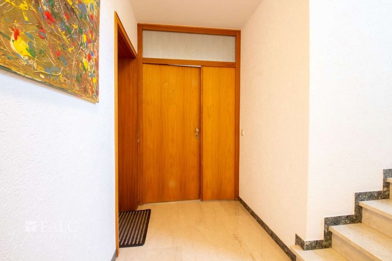 Neues Zuhause zu vergeben! – Treppenhaus