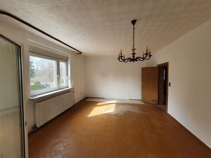 Casa per più generazioni con due unità abitative separate – Wohnzimmer EG