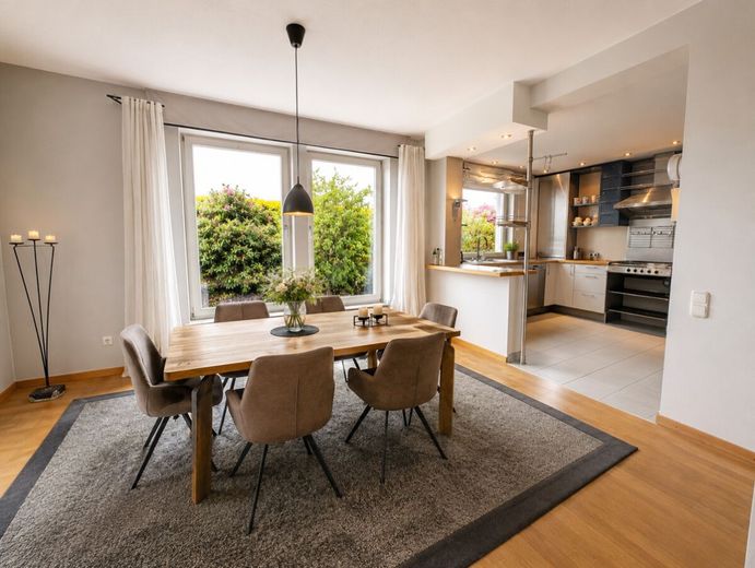 Charakterimmobilie mit Einliegerwohnung auf außergewöhnlichem Naturgrundstück – Esszimmer WE1