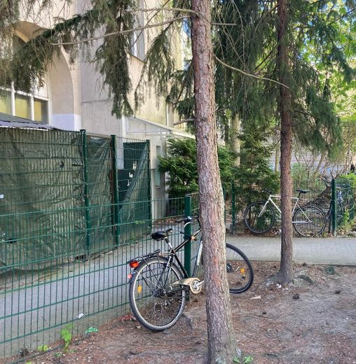 Provisyon yok. Neukölln'ün kalbinde ışıkla dolu ve geniş eski bina dairesi – Innenhof