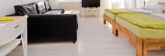 1 Zimmer Apartment komplett möbliert mit Balkon und Badewanne