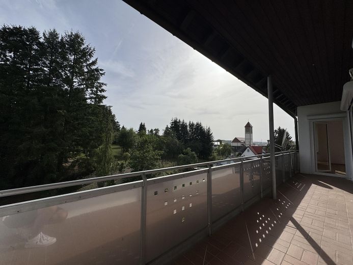 Casa bifamiliar atractiva – ideal para familias o inversores – Balkon