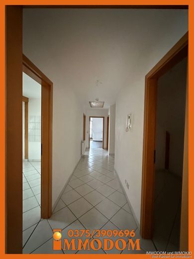 3-Zimmer-Dachgeschoss-Wohnung mit großem BALKON und Holzbalkendecke zu vermieten! – Flur