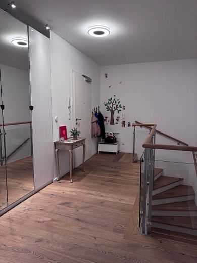 Einzigartige Gartenwohnung in München – Gang - Übersicht 3