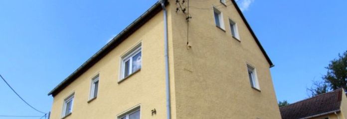 Dawny dom dwu- lub trzyrodzinny z miejscem dla większej rodziny