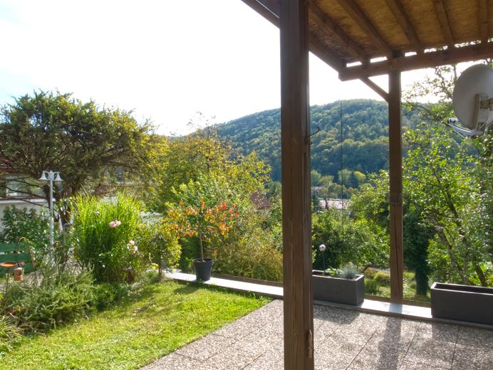 Provisionsfreie 3,5-Zimmer-Terrassenwohnung mit Einbauküche & Ausblick ins Grüne | Muggendorf – Terrasse 4