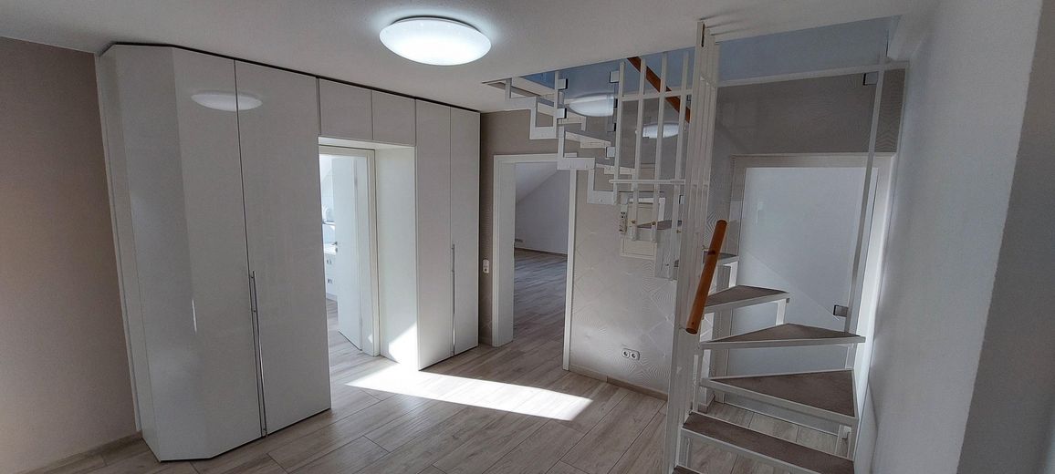 Diele mit Treppe Dachboden