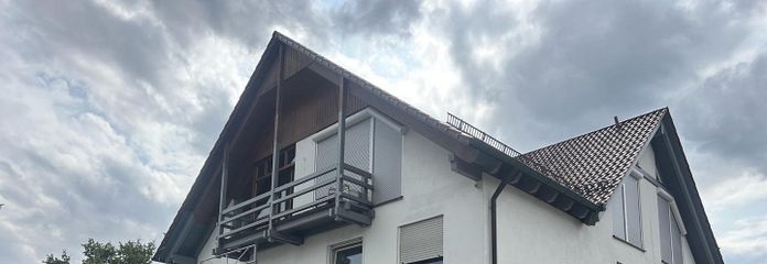 Vielseitig nutzbare Gewerbeeinheit mit Verwaltung und großer Freifläche in Illertissen zu mieten – Hauptgebäude/Eingangsbereich