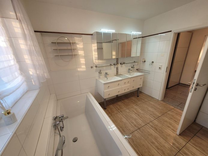 فيلا مدينة مستقلة في موقع متميز – Badewanne OG