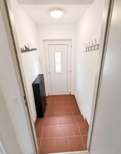 Gepflegte 2-Zimmer-Wohnung mit Südwest-Terrasse, separatem Aufgang und Tiefgaragenstellplatz – EIngangsbereich