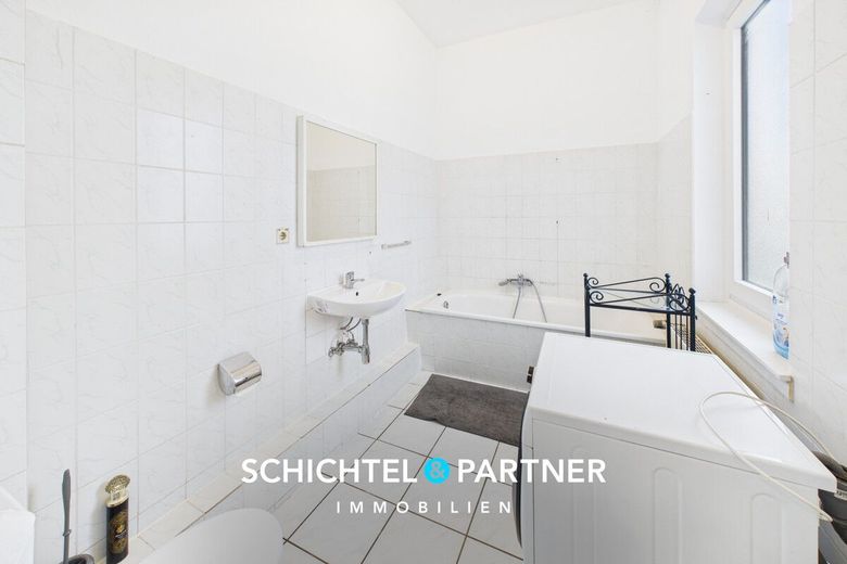 Lindenhof | Geräumiges Reihenmittelhaus Nähe Waterfront mit Ausbaupotenzial – S&amp;P | Badezimmer