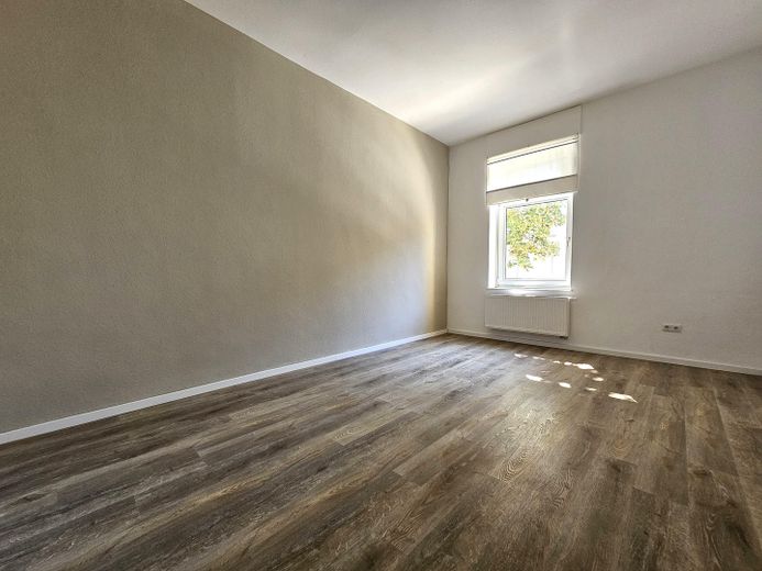 Sanierter Altbau! 3-Zi-Wohnung mit Balkon im 1.OG im beliebtem Martinsviertel – Schlafzimmer 2 Bild 2