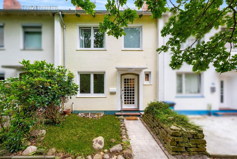Frisch renoviertes Familienglück mit 5 Zimmern und Garten in Bremen-Vegesack – Hausansicht