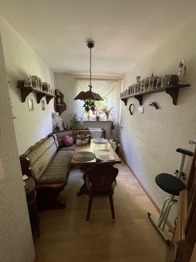 شقة استثمارية مؤجرة - باد هومبورغ - 3.5 غرف مع مطبخ وحمام وشرفة – Zimmer 1