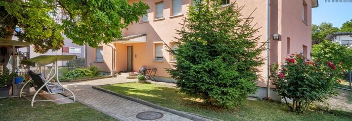 IMMORath.de – Gepflegtes Einfamilienhaus mit großzügiger Wohnfläche, Garten & vier Garagen
