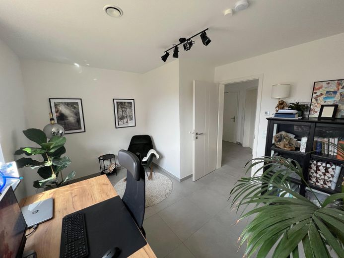 Moderno piso de 3 habitaciones en planta baja con jardín, eficiencia energética A+ – Kinder-/Arbeitszimmer