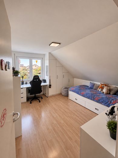 Neuwertiges Haus mit Pool in verkehrsberuhigter Straße – Foto 11