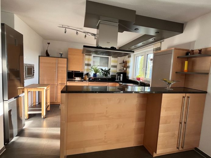 Traumhaftes Energiespar-EFH A+, exklusives Wohnen, Garten, Pool – Küche EG