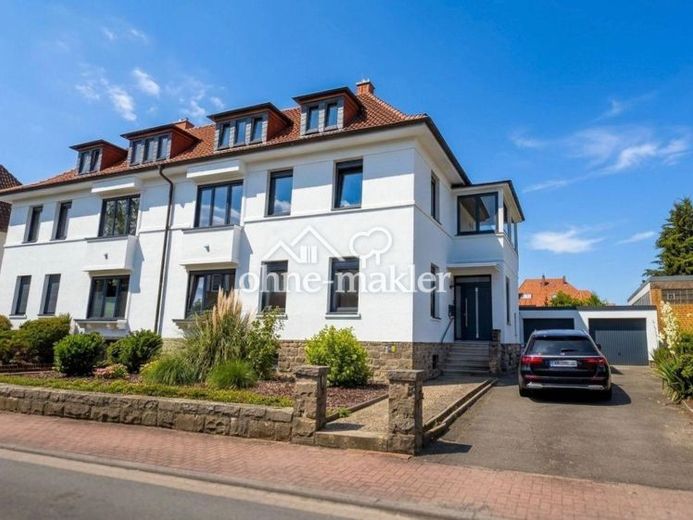 Exklusives Wohnen am Stadthäger Wall: Frisch sanierte Doppelhaushälfte mit großem Garten & 2 Garagen – फोटो 1