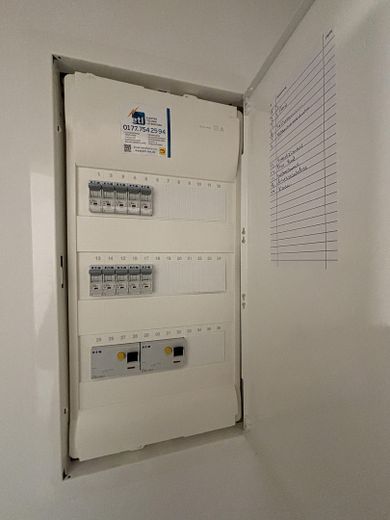 Drugie zasiedlenie po remoncie generalnym, mieszkanie 2-pokojowe w D-Zoo, nowa łazienka, 2 balkony – Neue Elektrik