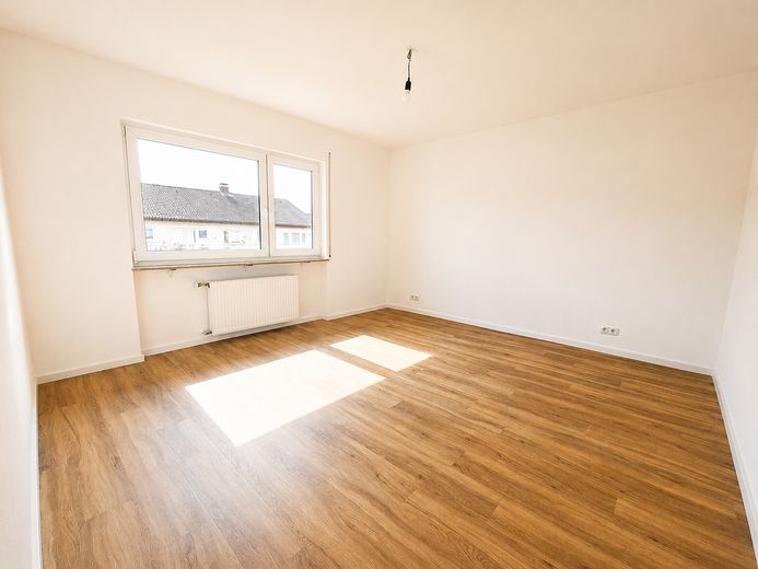Ein Traum: Helle 3-Zimmer-Wohnung mit großem Balkon, Einbauküche und Garage – Schlafzimmer