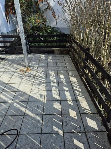 Terrasse mit Gartenzugang